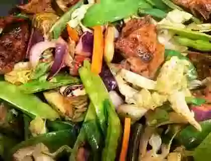 Wok de cordero con verduras